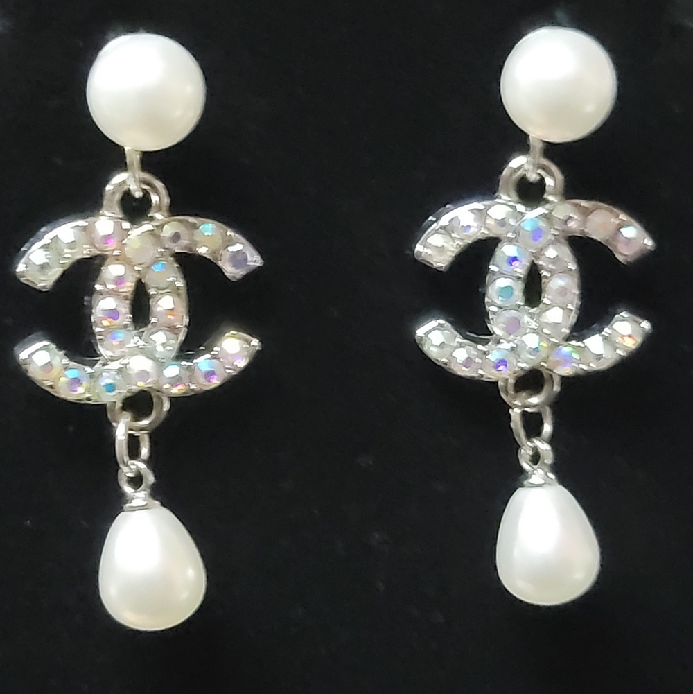 Aurora Borealis Crystal And Pearl Silver CC Zipper Pull Earings
